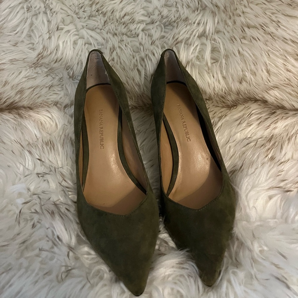 Green Suede Banana Republic Heels - Size 5 - Like New
